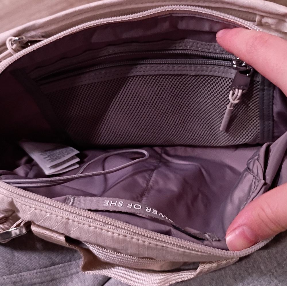 Athleta Abalone Neutral Excursion Large Utility T… - image 5